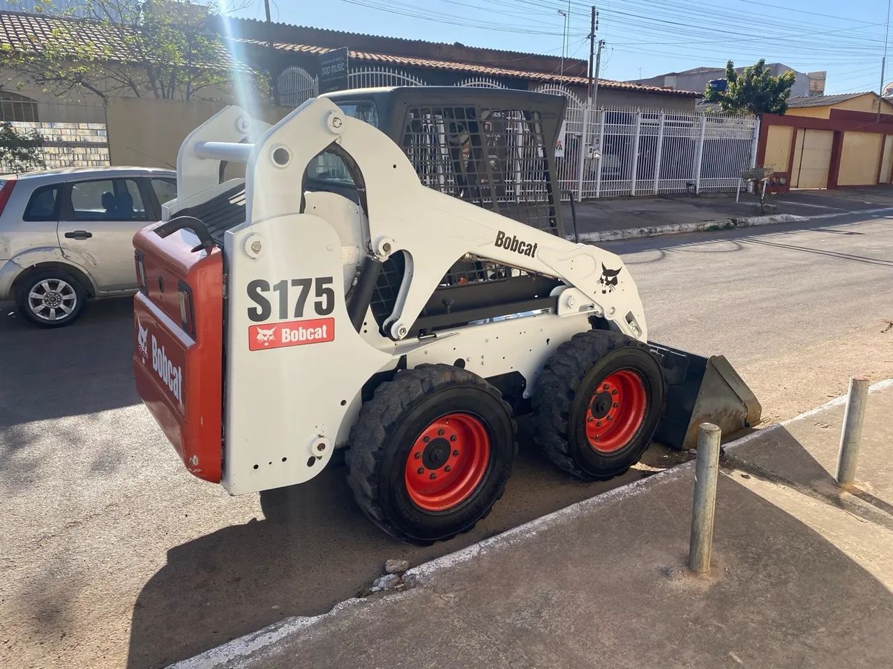 MINI CARREGADEIRA BOB CAT S175 