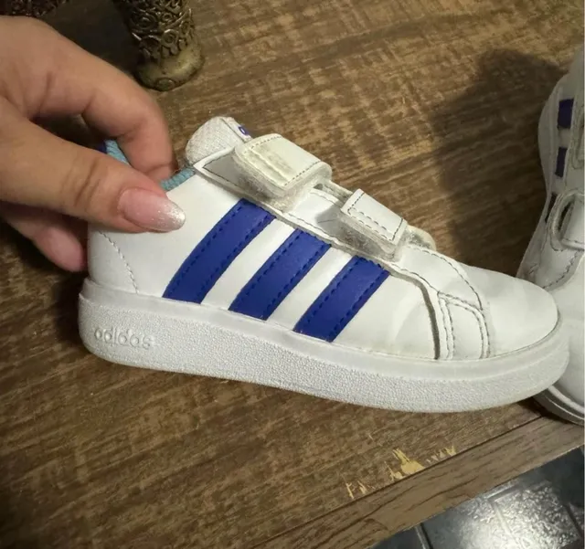 Tenis adidas store infantil tamanho 22