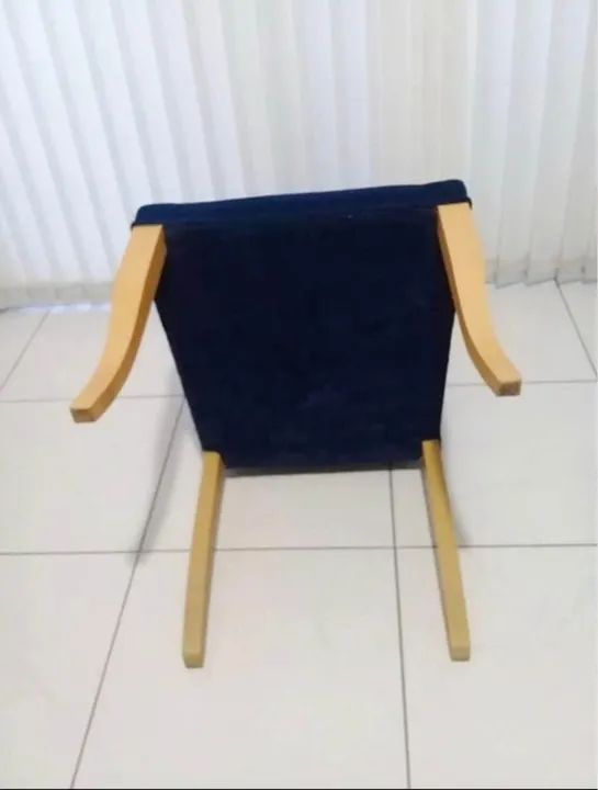 06 Cadeiras estofadas azuis l - perfeitas para sua sala de jantar! - Foto 3