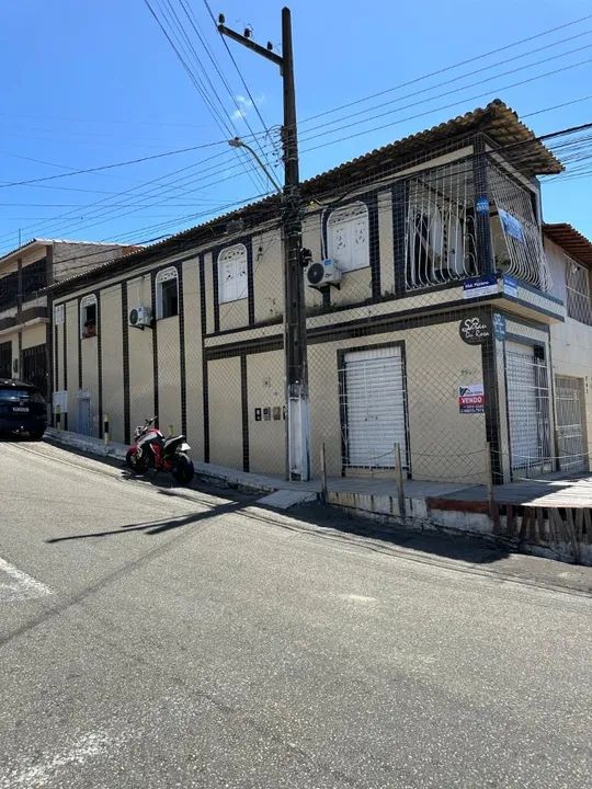 VENDE-SE CASA COM PONTO COMERCIAL - BAIRRO GETÚLIO VARGAS