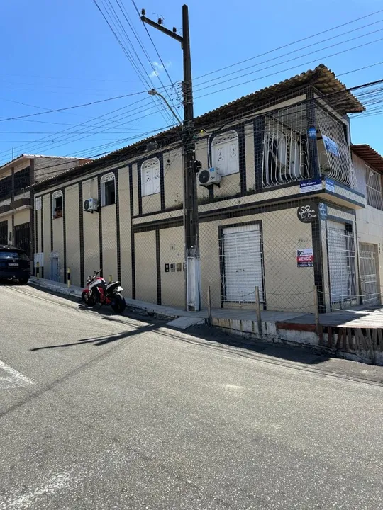 VENDE-SE CASA COM 2 PAVIMENTOS - BAIRRO GETÚLIO VARGAS