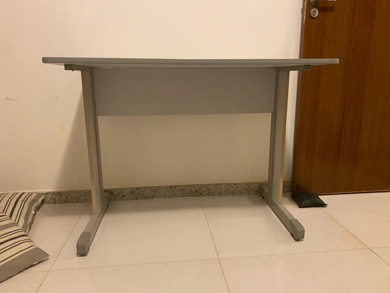 Birô / escrivania em excelente estado de conservação. - Foto 3