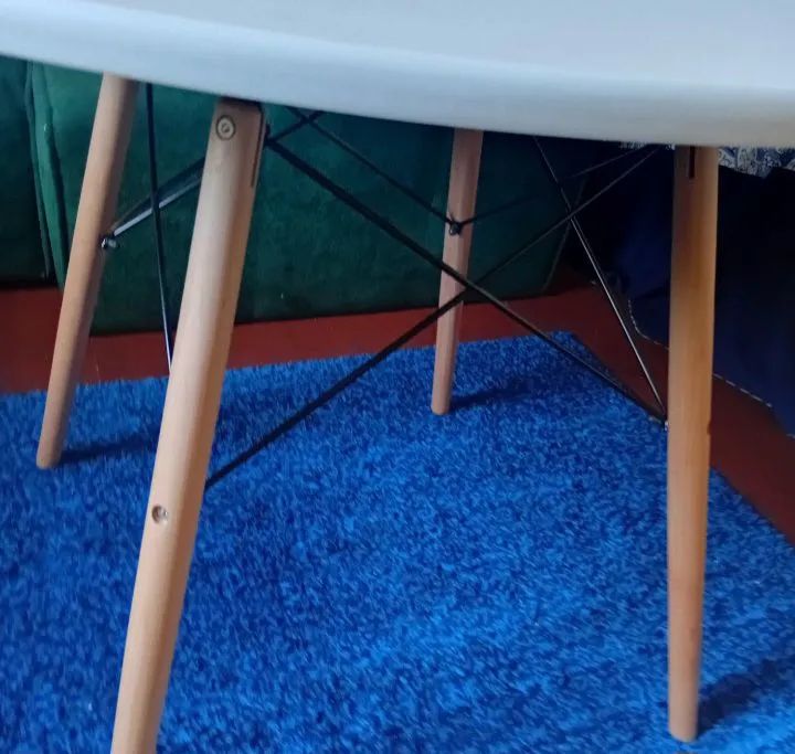 Mesa Eiffel redonda 90 cm - tampo em madeira - excelente estado - Foto 4