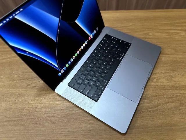 MACBOOK PRO M1 MAX, 64GB RAM, 2TB SSD, 16 POLEGADAS, 32 NÚCLEOS