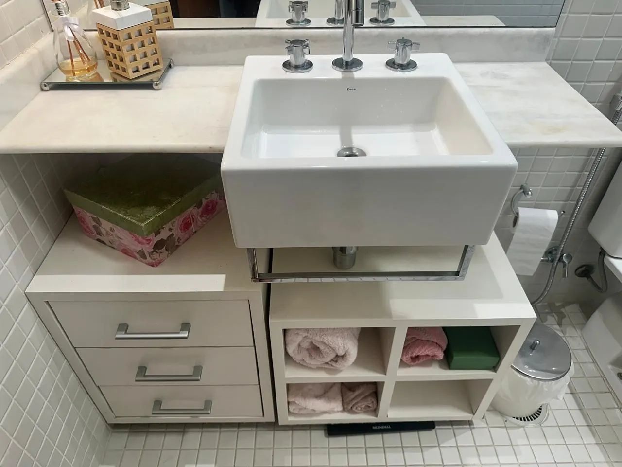 Pia banheiro granito + cuba + nicho + gaveteiro 