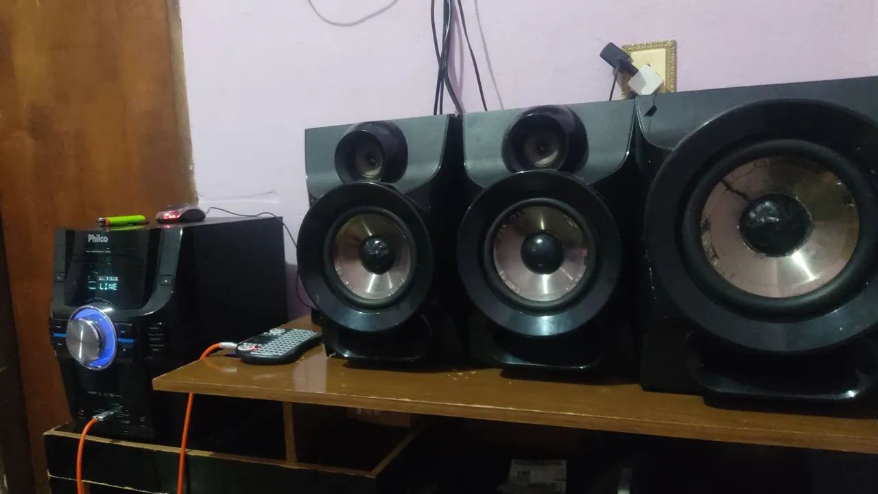 Som Philco com 1100 watts rms 