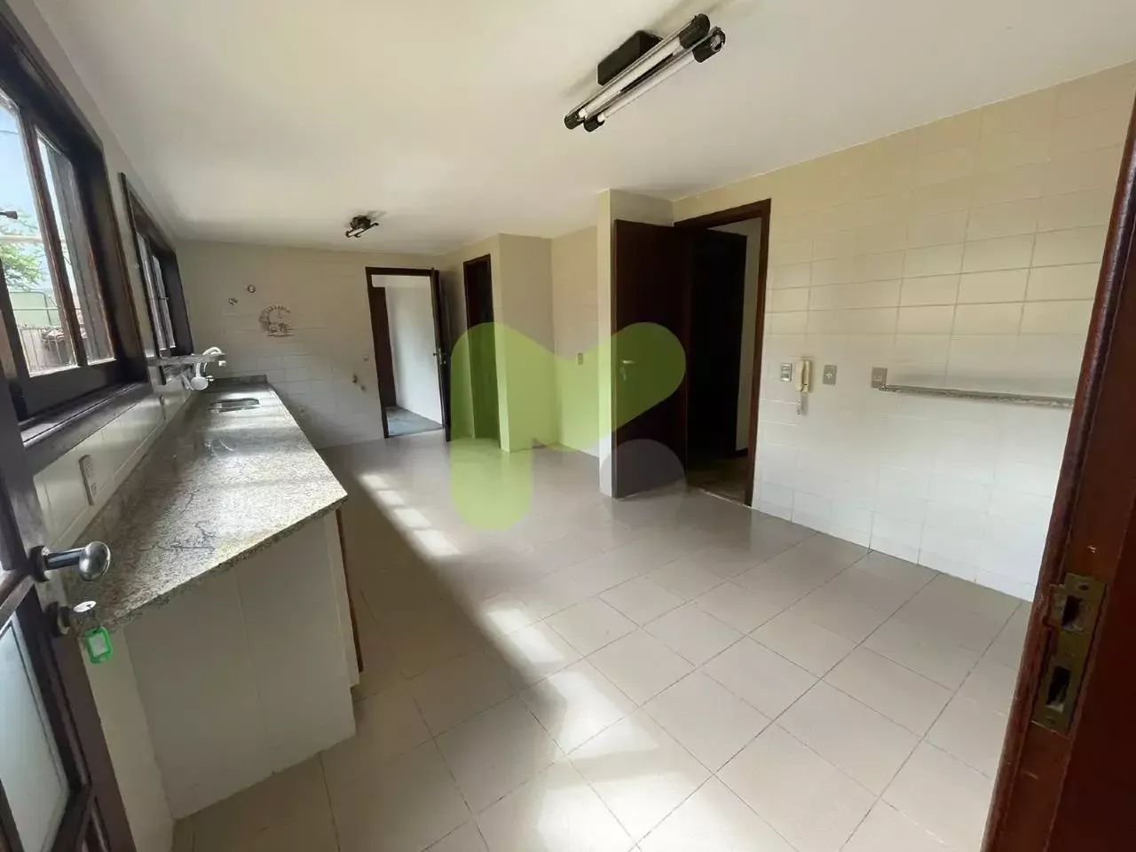 Casas para locação na Lagoa em Macaé/RJ, 4 Quartos, 4 Vagas, Quintal, Jardim, Piscina e Ár - Foto 5