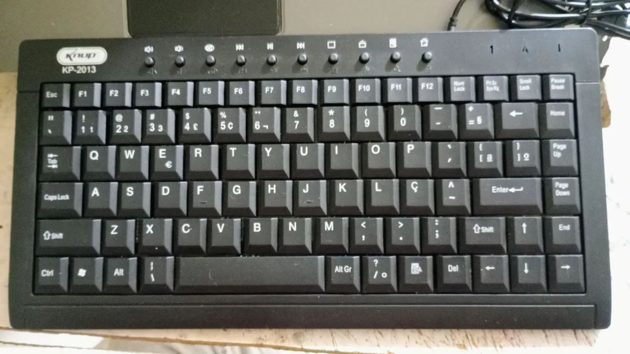 Mini Teclado Usb Multimidia Padrão Abnt2 Knup Kp-2013 Preto