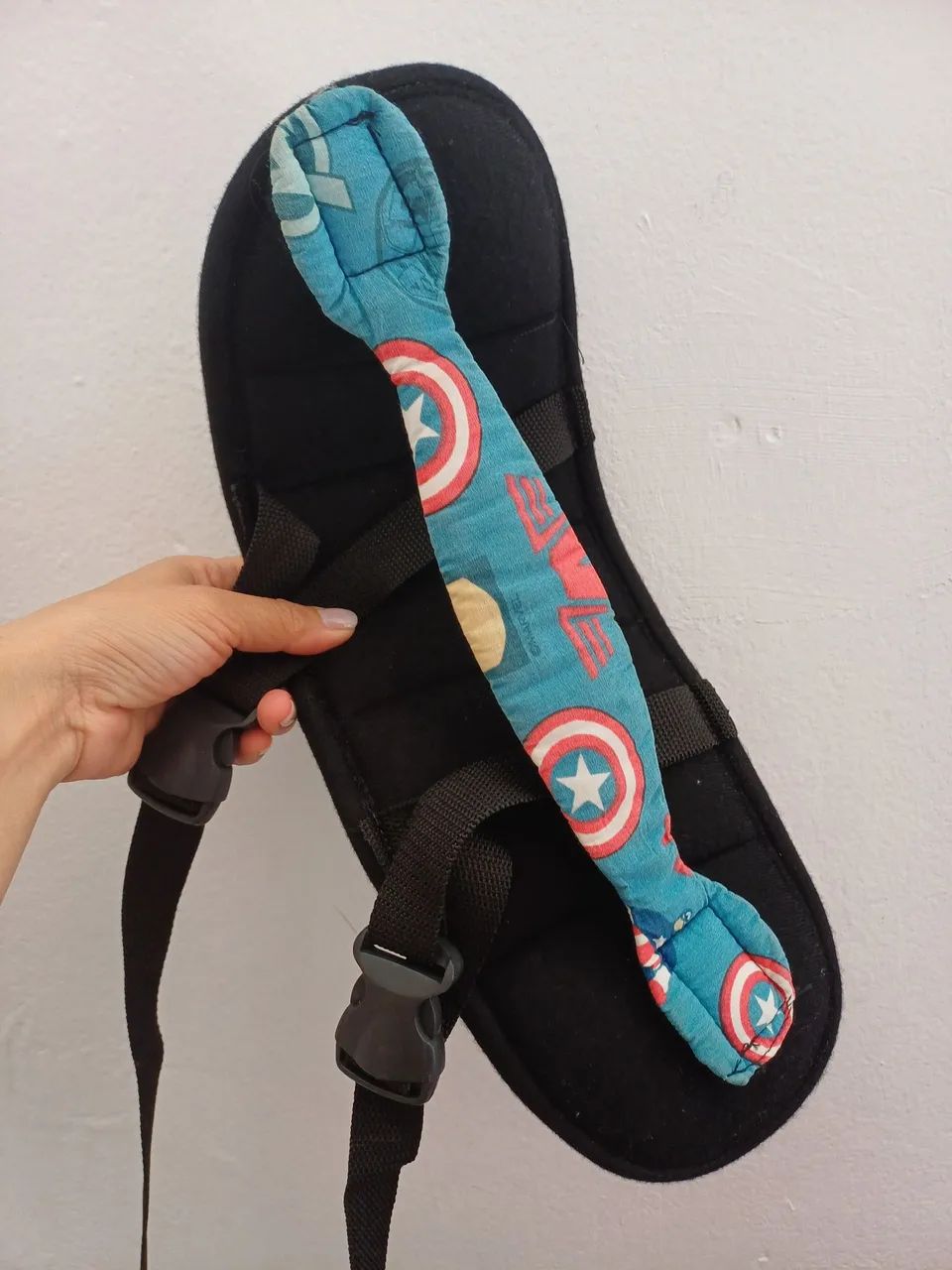 Suporte para prender cabeça do bebê durante a viagem do Capitão América - Foto 4