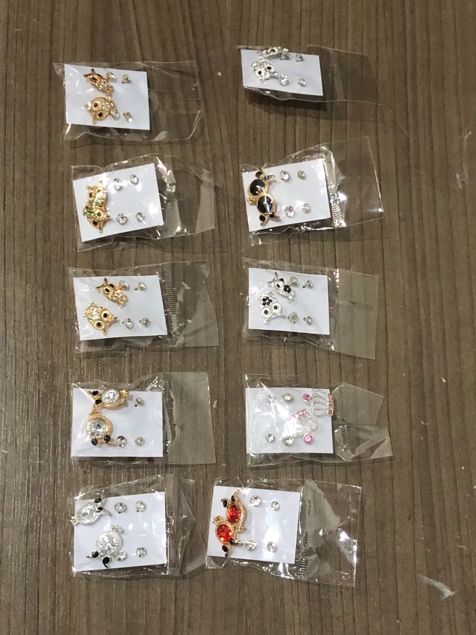 Brinco para menina cá da pacote vem com 4 pares  - Foto 2