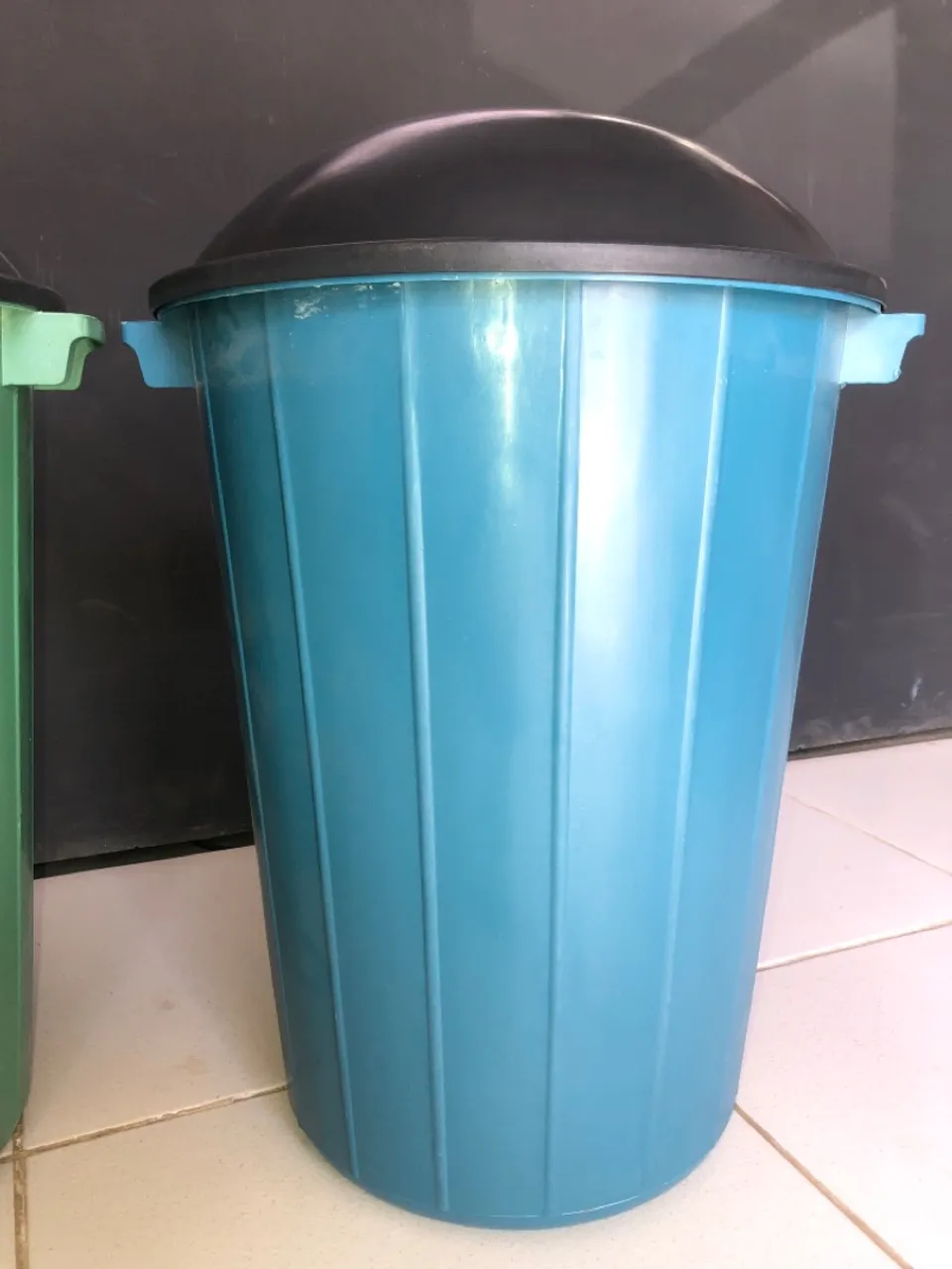Cesto Azul com Tampa 