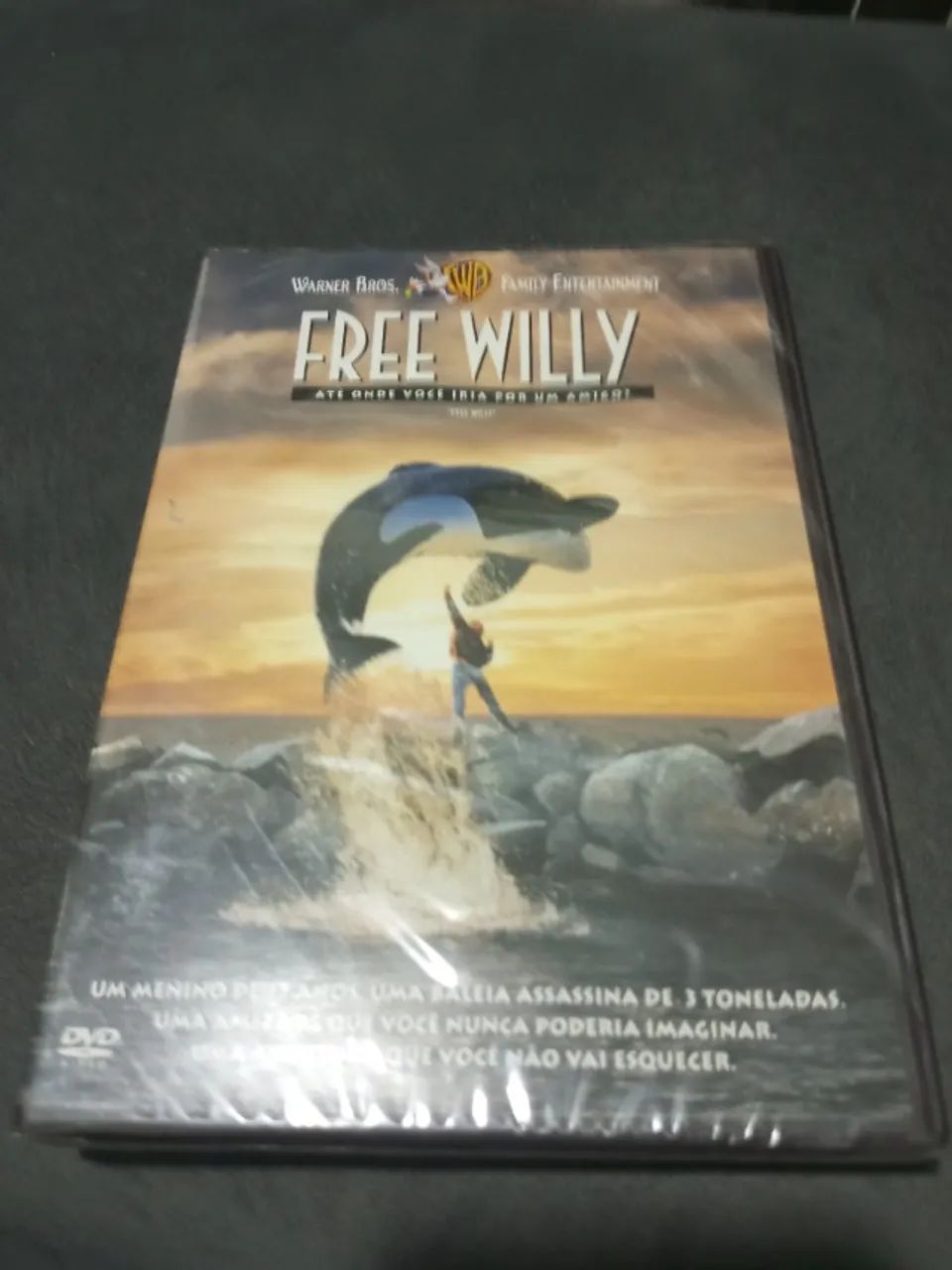 2 DVDs  FREE WILLY - Até onde você iria por um amigo? Lacrado / A GRANDE FUGA. lacrado