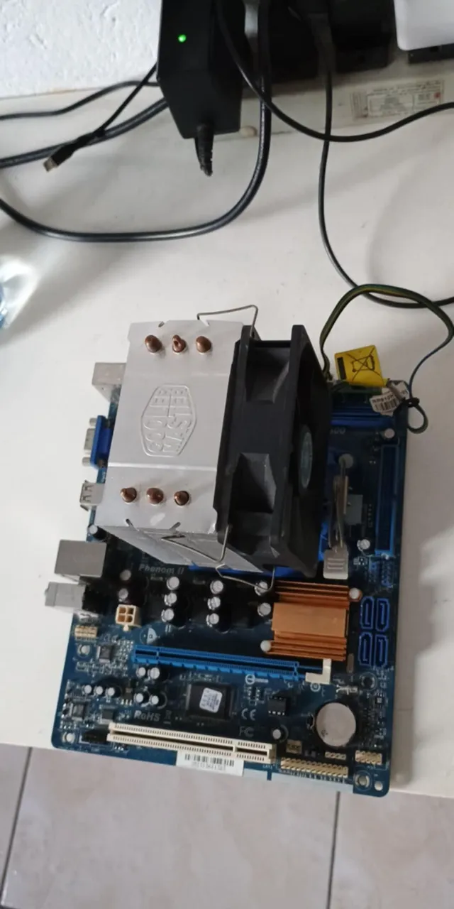 KIT PHENOM II X6 1045T 6/6+ PLACA DE VIDEO 2GB