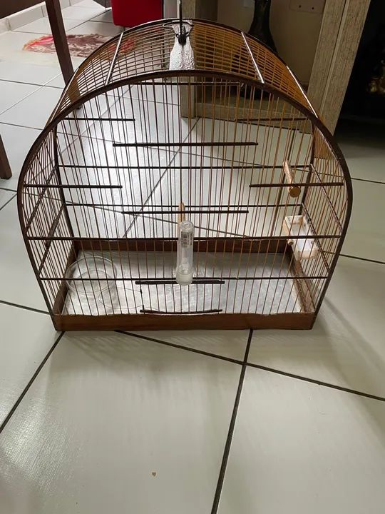 Gaiola para pássaros usada