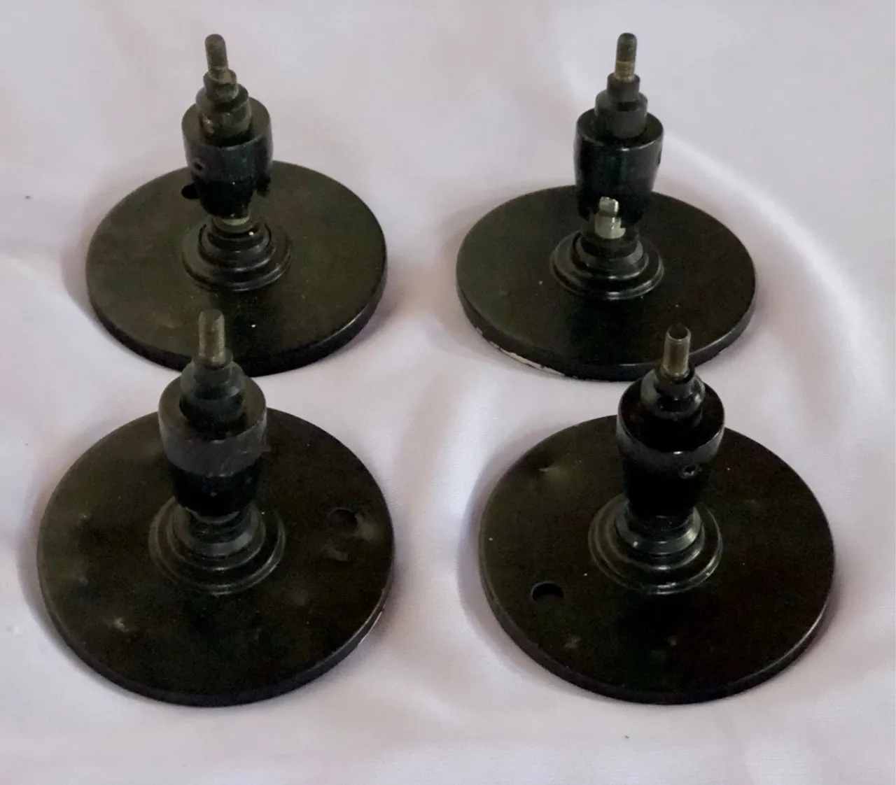 Kit 4 suportes para Caixas de Som Bose ou caixas pequenas furo 4mm