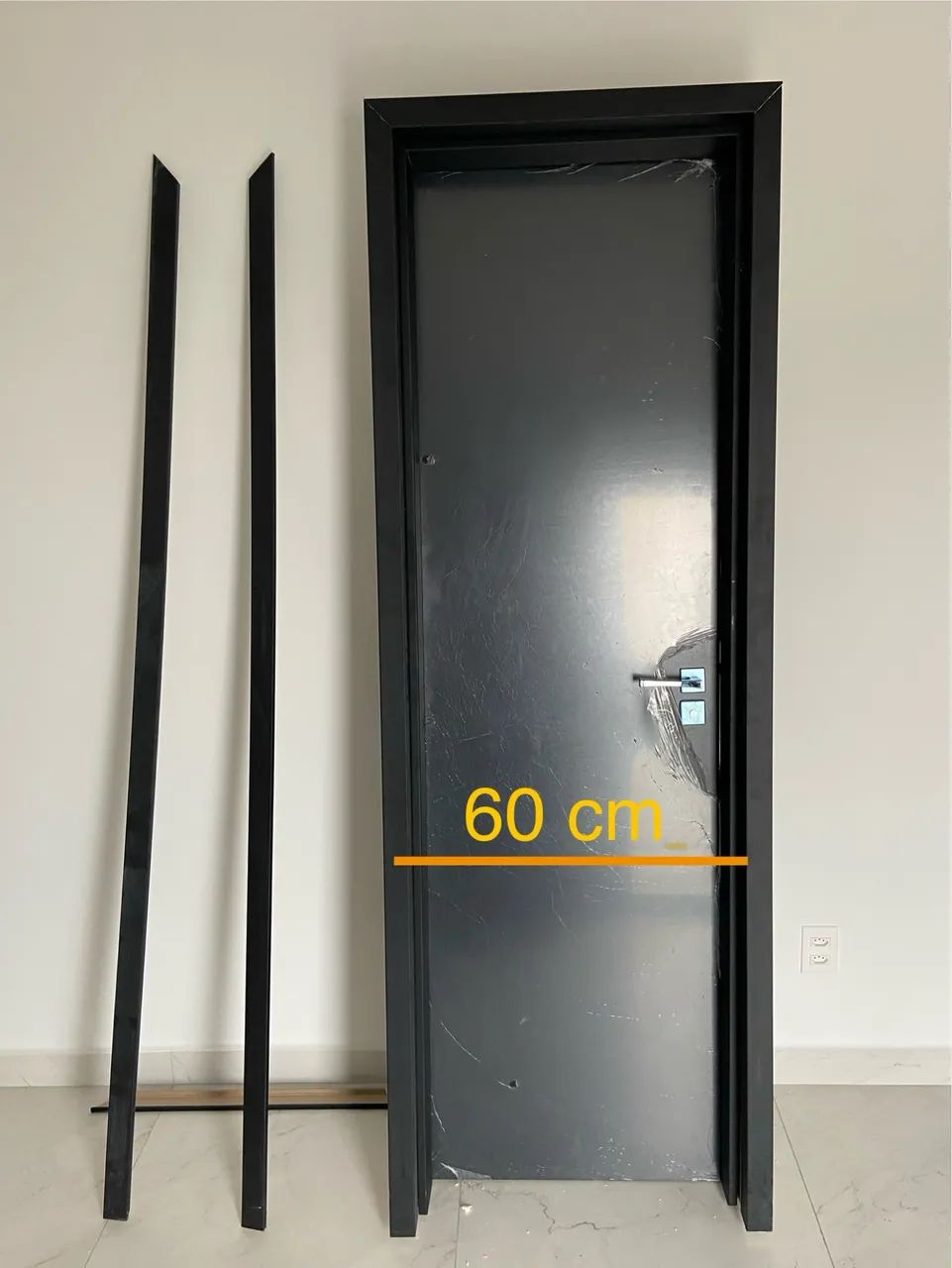 Porta 60cm completa - nova sem uso 