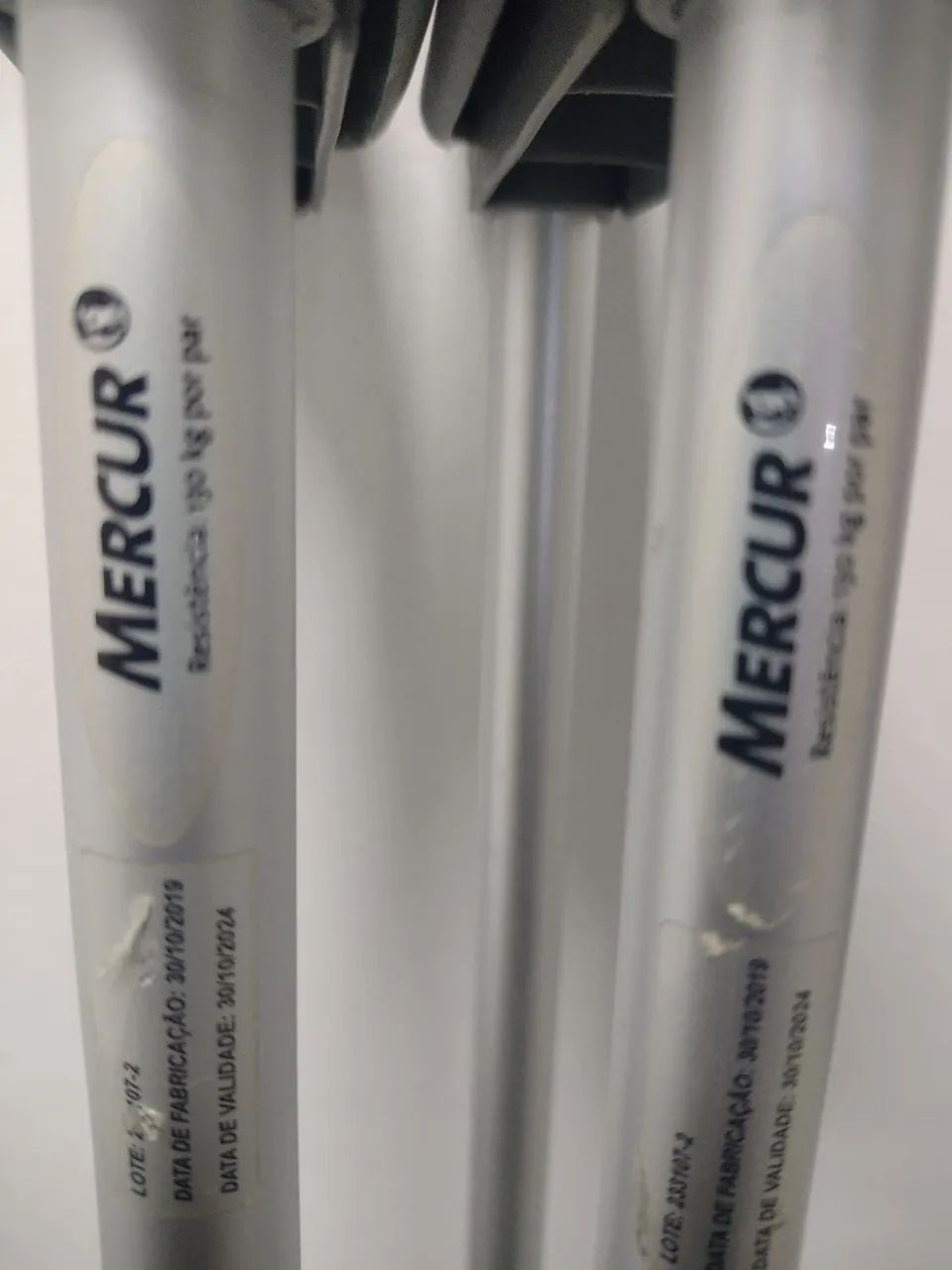 Vendo par de muletas semi nova barato  - Foto 2