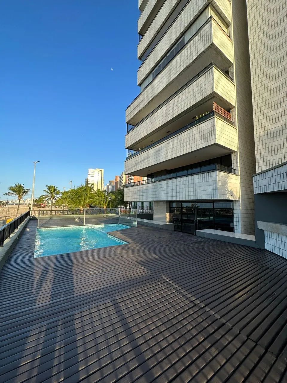 Apartamento para venda tem 339 metros quadrados com 3 quartos em Praia de Iracema - Fortal