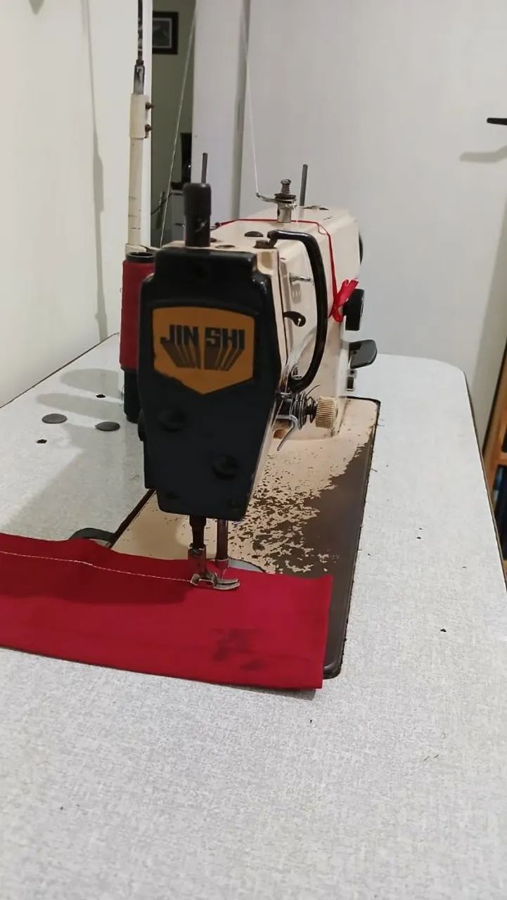 Máquina de costura industrial JIN SHI com mesa64840794235907121