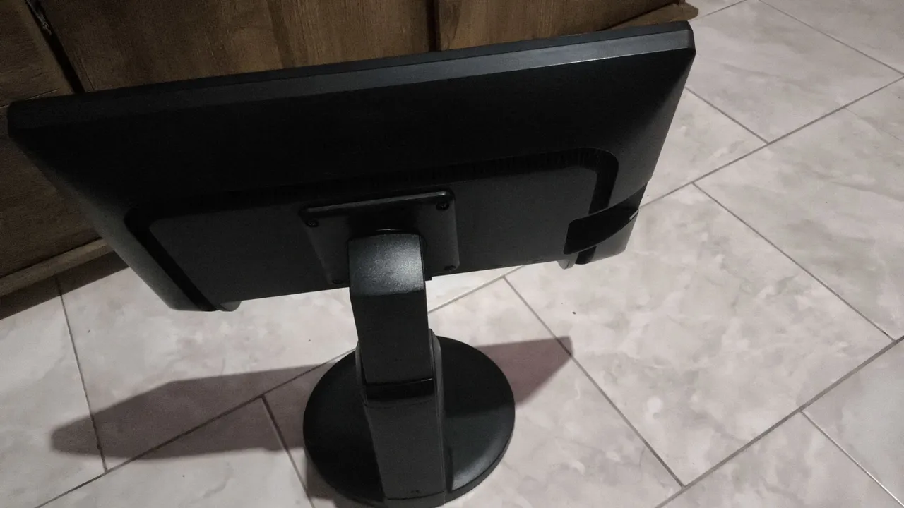Monitor Preto - Design Elegante