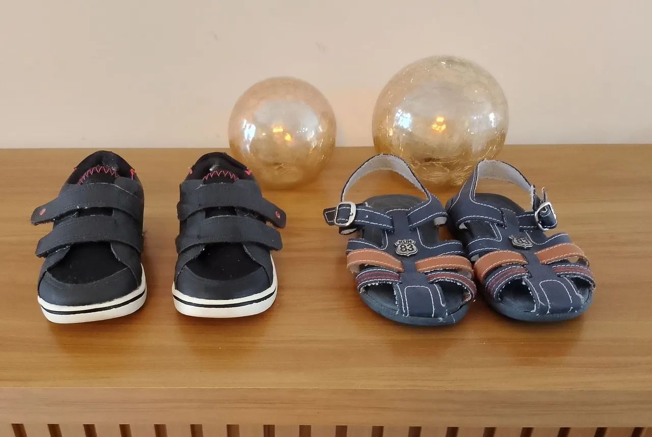1 tênis e uma sandália marca Klin tam 22