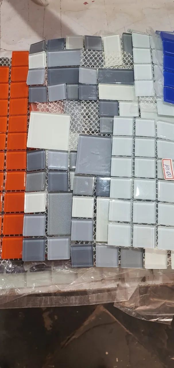 Pastilhas diversos tamanhos e cores Artesanato e decoração-Saldo-Leia Tudo