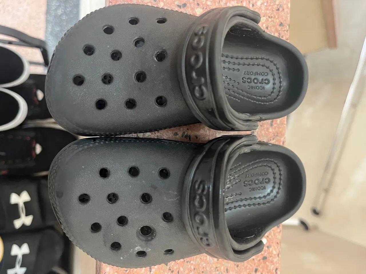 Crocs em ótimo estado, tamanho C 8 - Foto 3