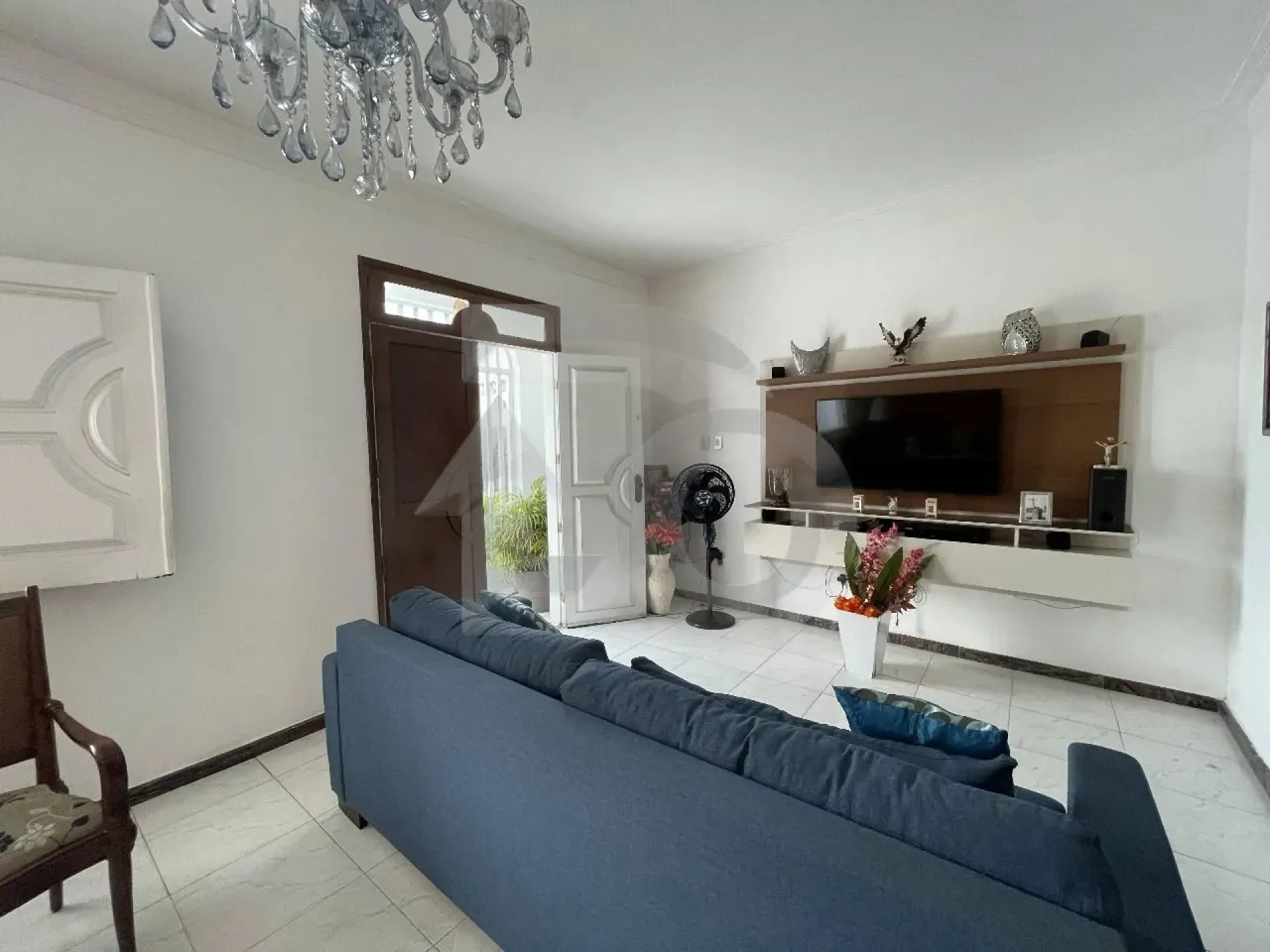 Casa Ampla com Ponto Comercial e 5/4 em Localização Privilegiada no Grageru
