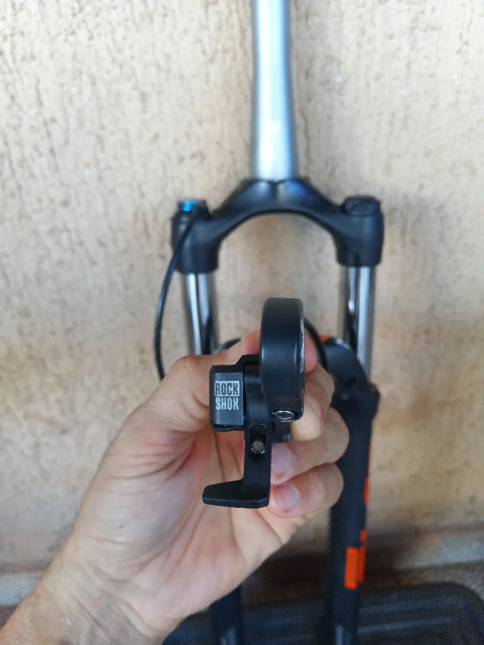 Suspensão dianteira Rock Shox xc30 tempered