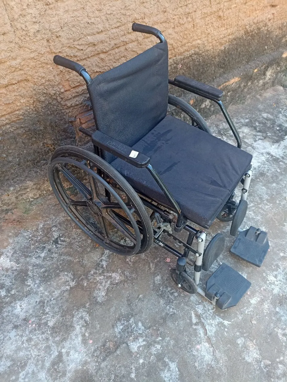 Cadeira de rodas com andador e cadeira de banho