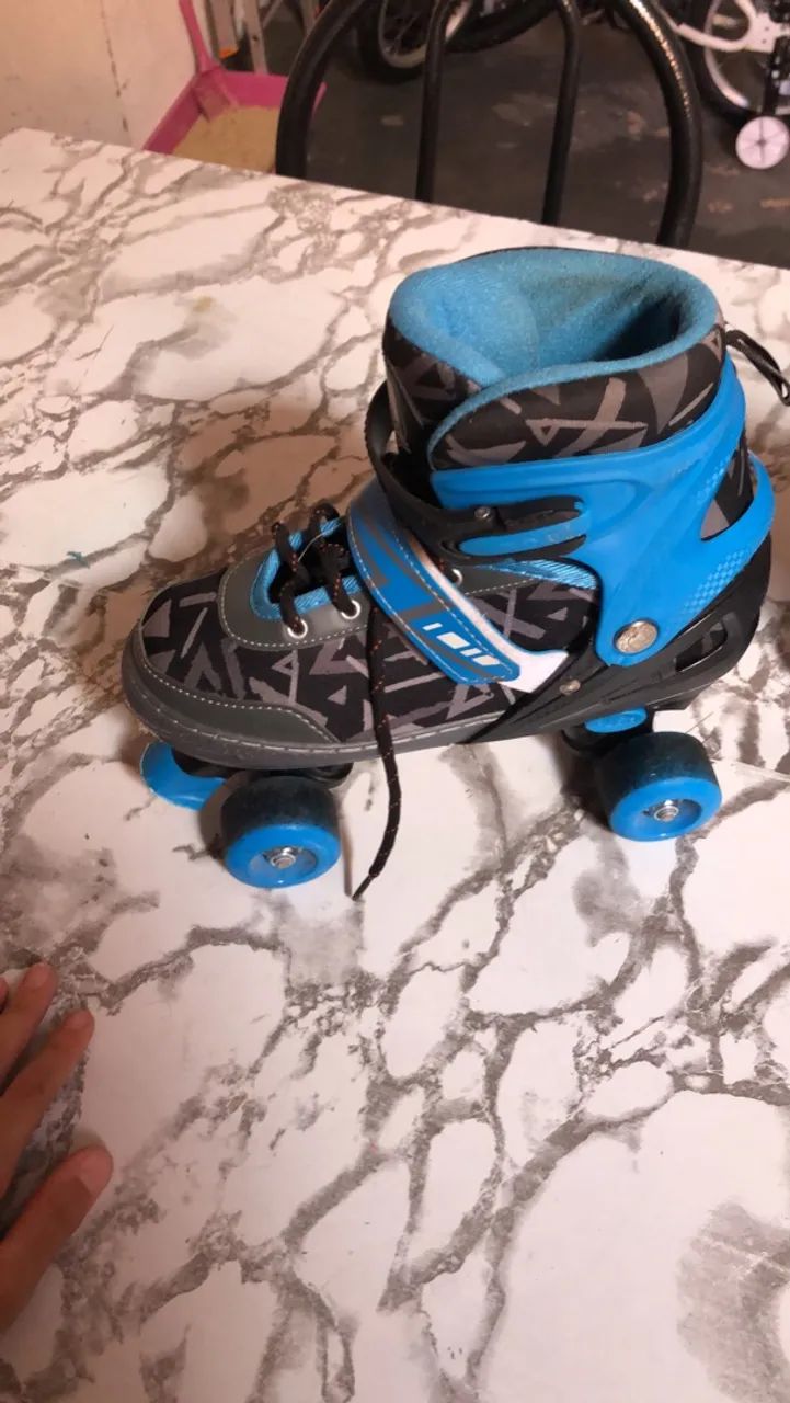 Vendo patins R$200 riscos de usos, freios bons, reguladores, sem as proteínas ções - Foto 2