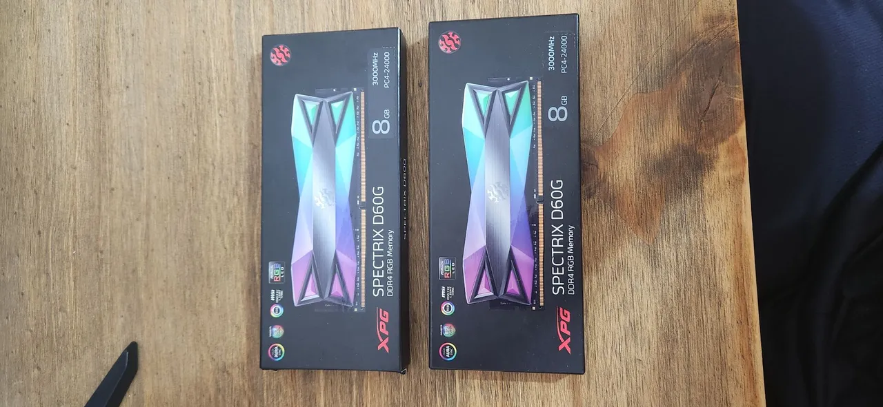 Memória RAM XPG Spectrix DDR4 D60g de 8Gb RGB