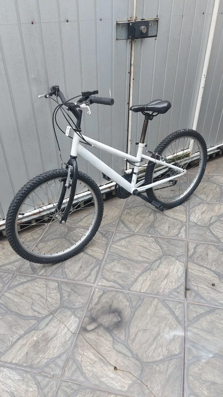 Bicicleta CALOI aro 24 leia