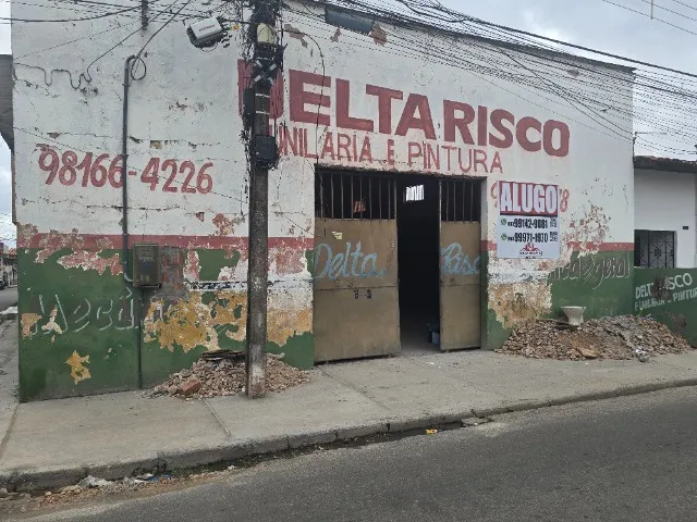 Alugo Ponto ComerciaL ou Galpão na Vicente Fialho - * - Benilson