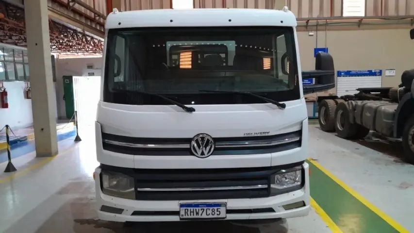 CAMINHÃO PLAT VOLKSWAGEN 9.170 4X2 DELIVERY 9,2T 165CV