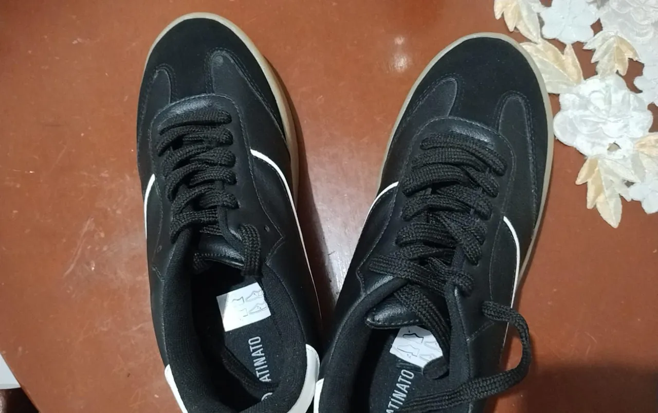 Tênis Preto estilo chuteira unissex NOVO