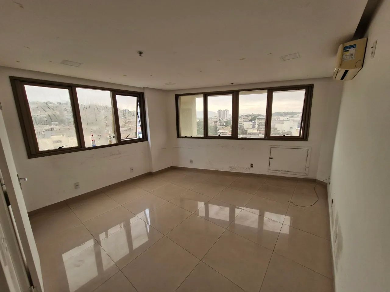 Sala comercial 26m² - Vila da Penha - Punto Offices - 5° Andar