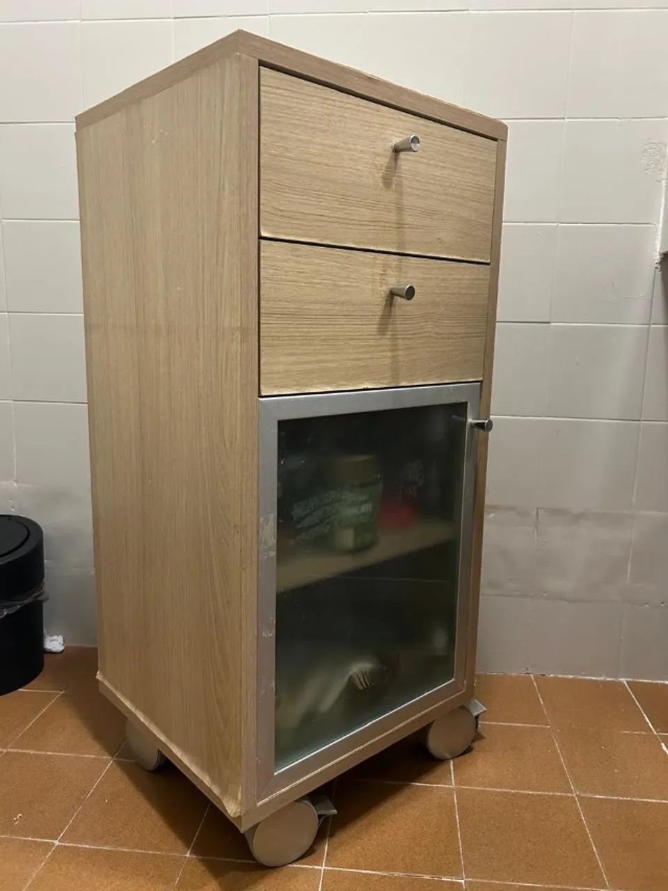 Belo conjunto de móveis em MDF para banheiro com rodinhas Tok&Stok - Foto 3