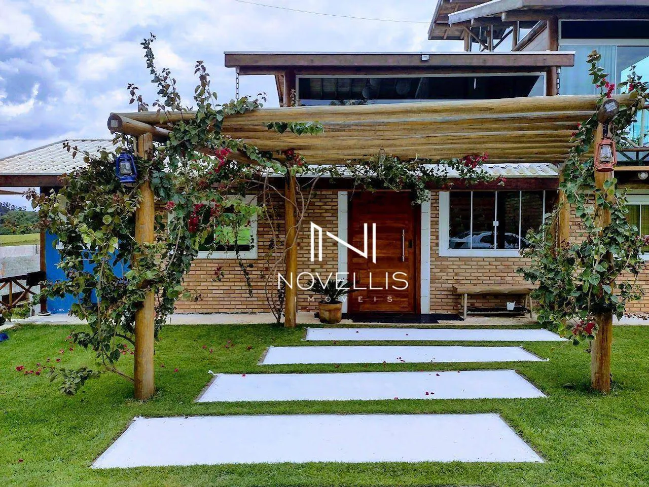 Casa com 4 dormitórios à venda, 338 m² por R$ 1.300.000,00 - Paraibuna - Paraibuna/SP