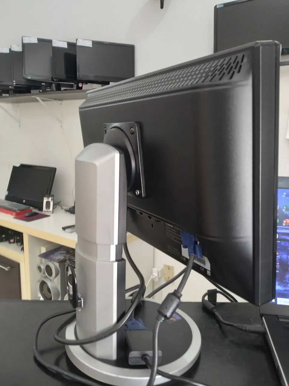 Monitor rotacional,  com os cabos, garantia,  produto de qualidade  - Foto 2