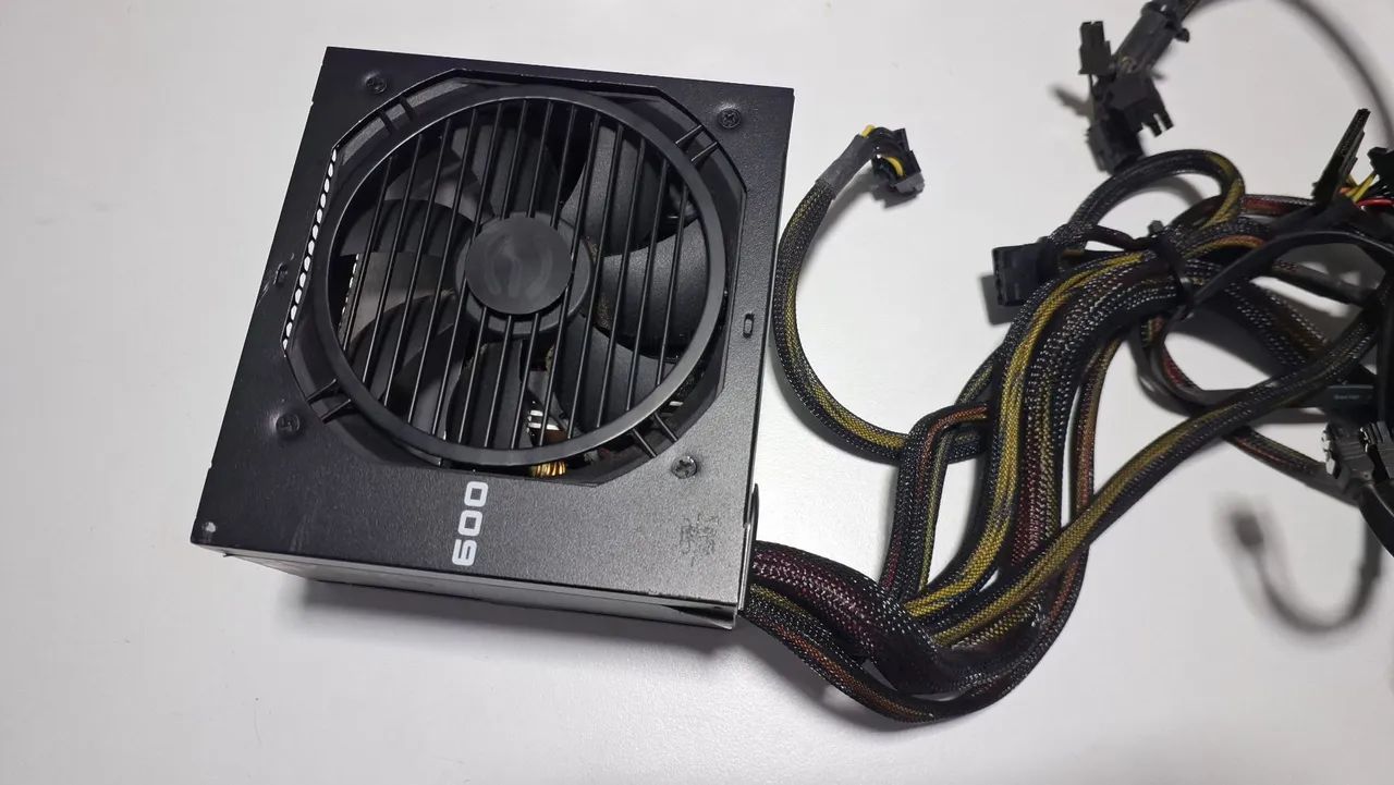 Fonte EVGA 600B 600W 80 Plus Bronze - Foto 3