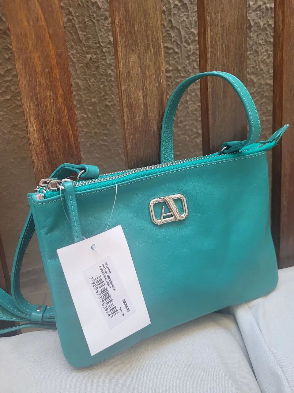 Bolsa de couro na etiqueta Arezzo