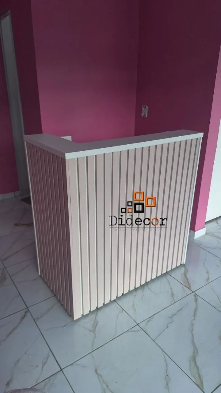 Balcão de Recepção Moderno e Elegante
