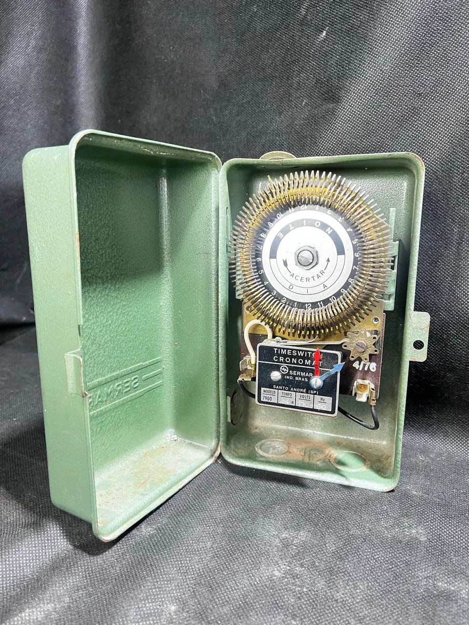Old Analog Timer64706223644675120