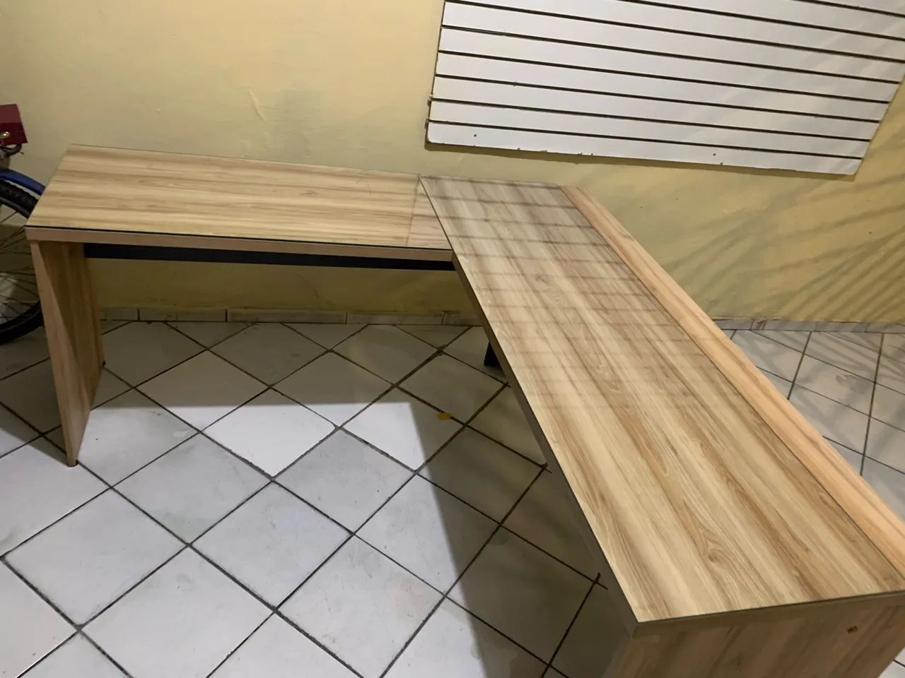 VENDO MESA DE ESCRITÓRIO EM L - Foto 3