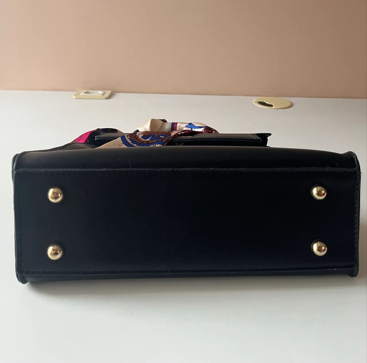 Bolsa preta de mão  - Foto 5