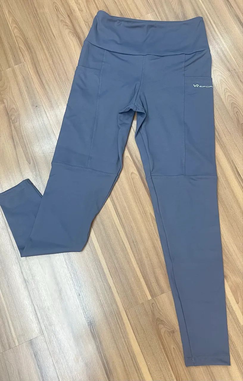 Calça Legging com Bolso e Zero Transparência Poliamida - TAM M - cinza - Foto 4