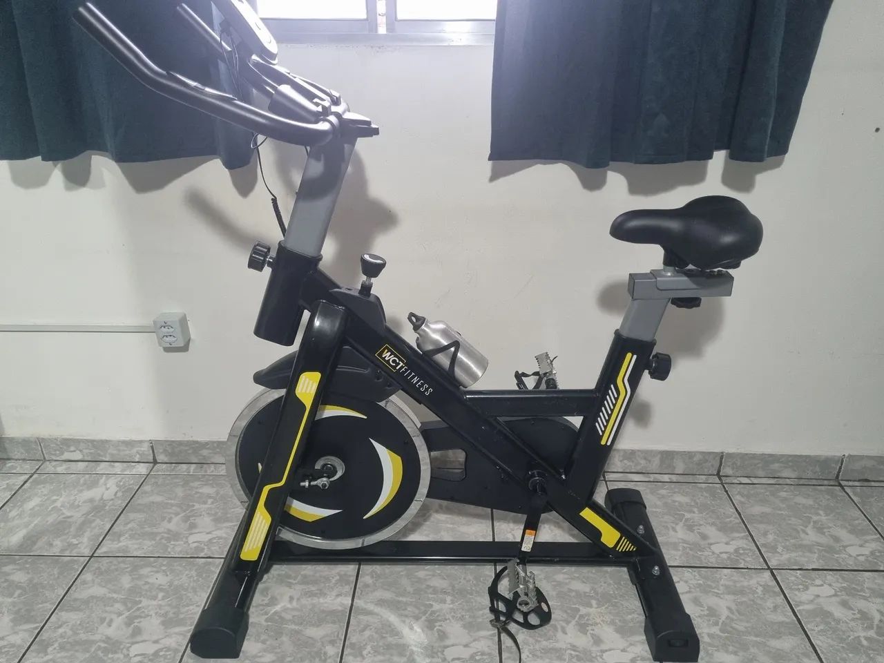Bicicleta spinning WCT - Roda 13kg de inércia  - Foto 4