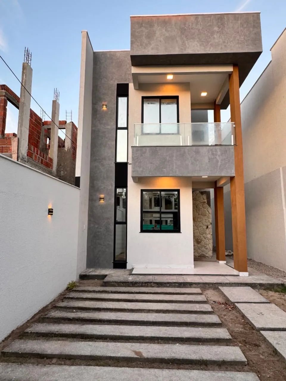 Duplex em rua sem saída no Eusébio 