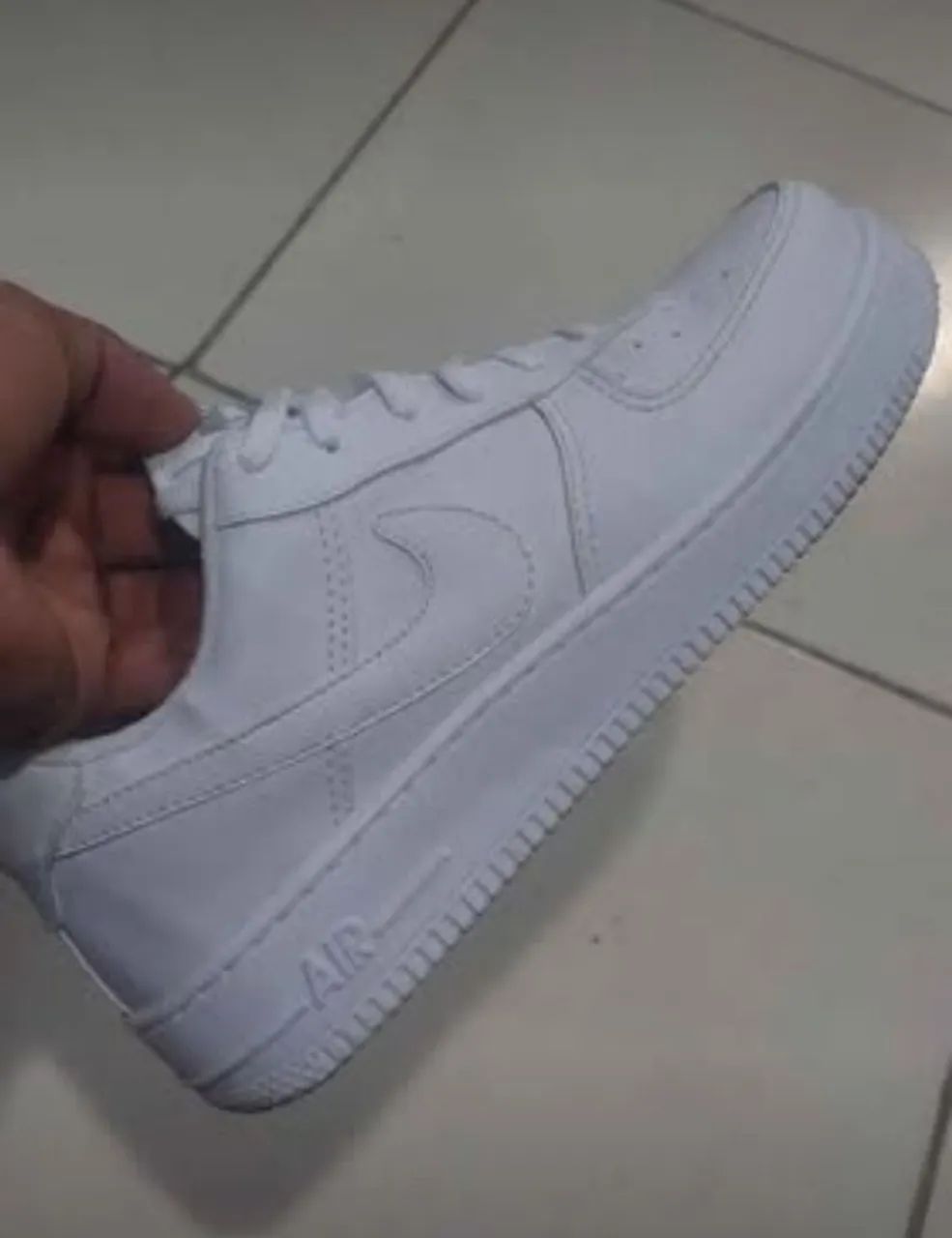 Tênis branco casual nike (150) reais
